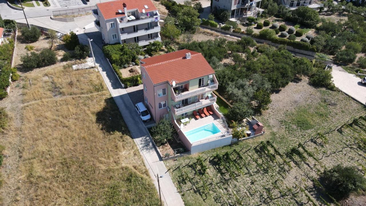 Apartment M&M With Private Pool Kucine ภายนอก รูปภาพ