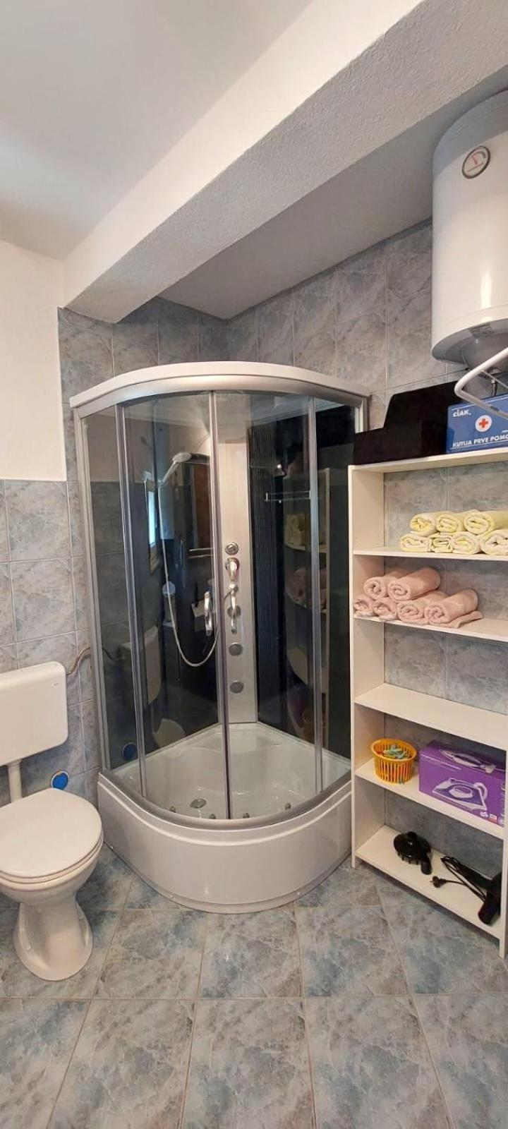 Apartment M&M With Private Pool Kucine ภายนอก รูปภาพ
