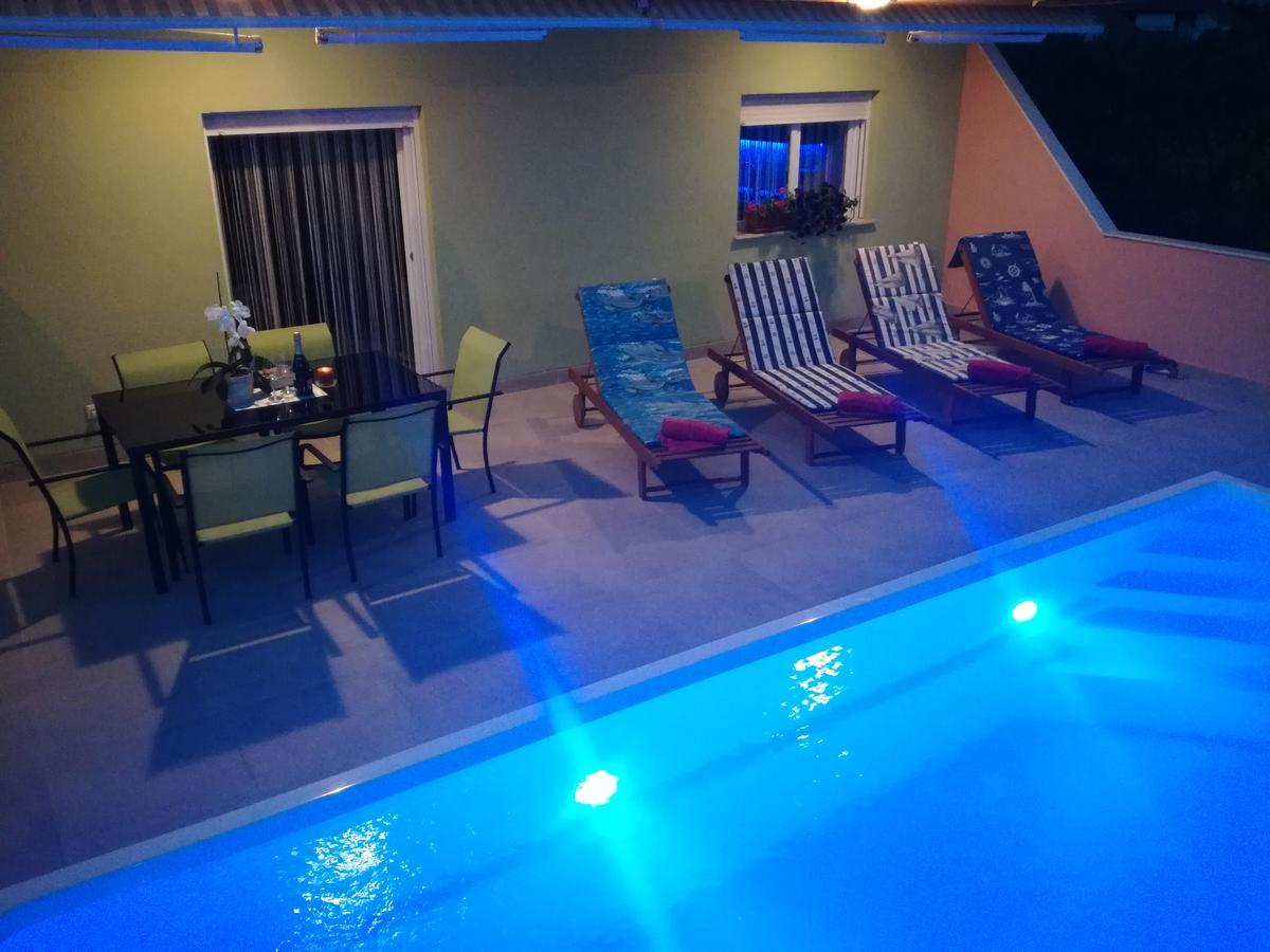 Apartment M&M With Private Pool Kucine ภายนอก รูปภาพ